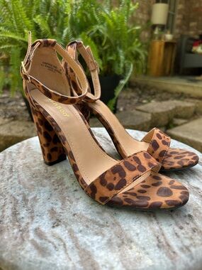 BAMBOO Leopard Print Block Heel Sandals - Tan & Brown
